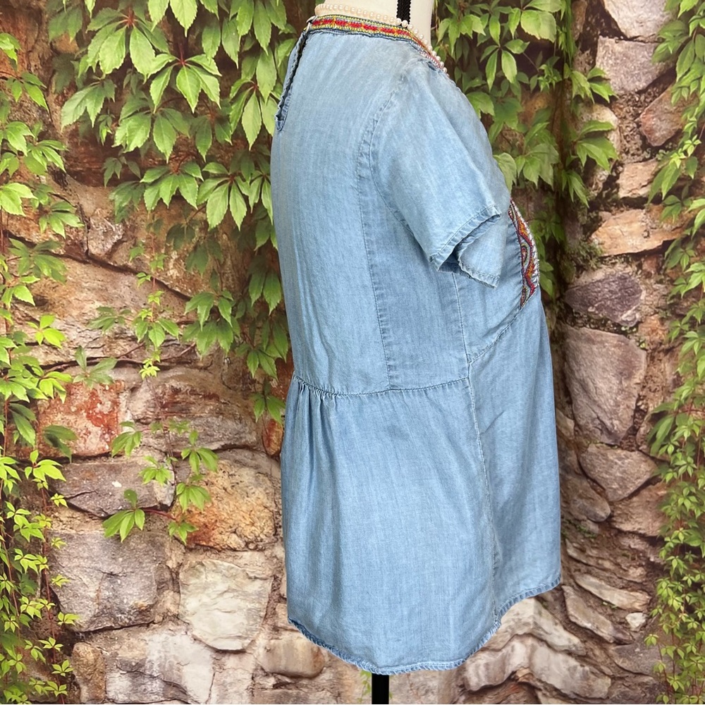 DENIM JEANS AND CASUALS Boho Coastal Chambray Shirt, S (Runs small) - Picture 7 of 11